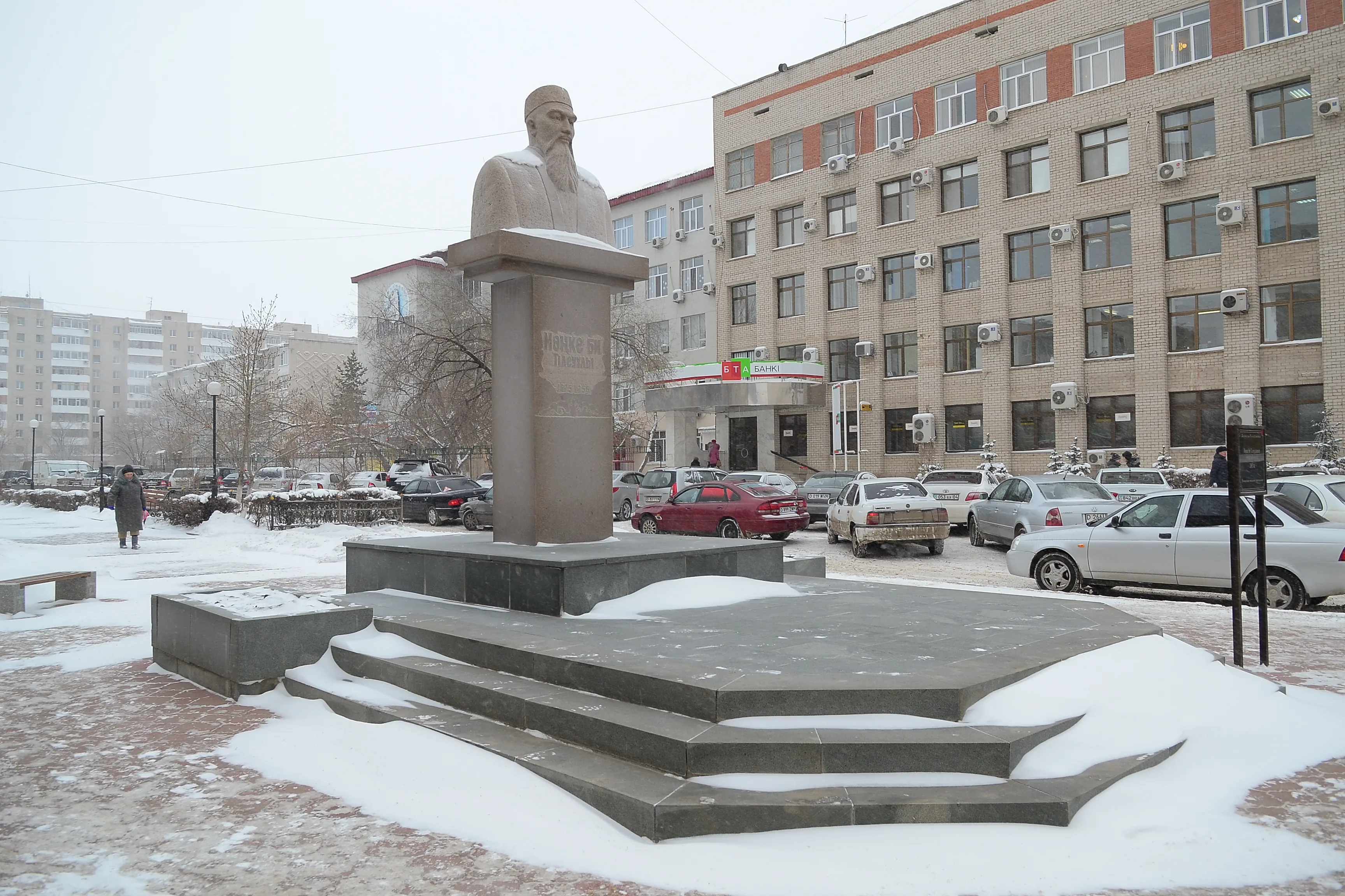 Мөңке би Тілеуұлы ескерткіш-мүсіні