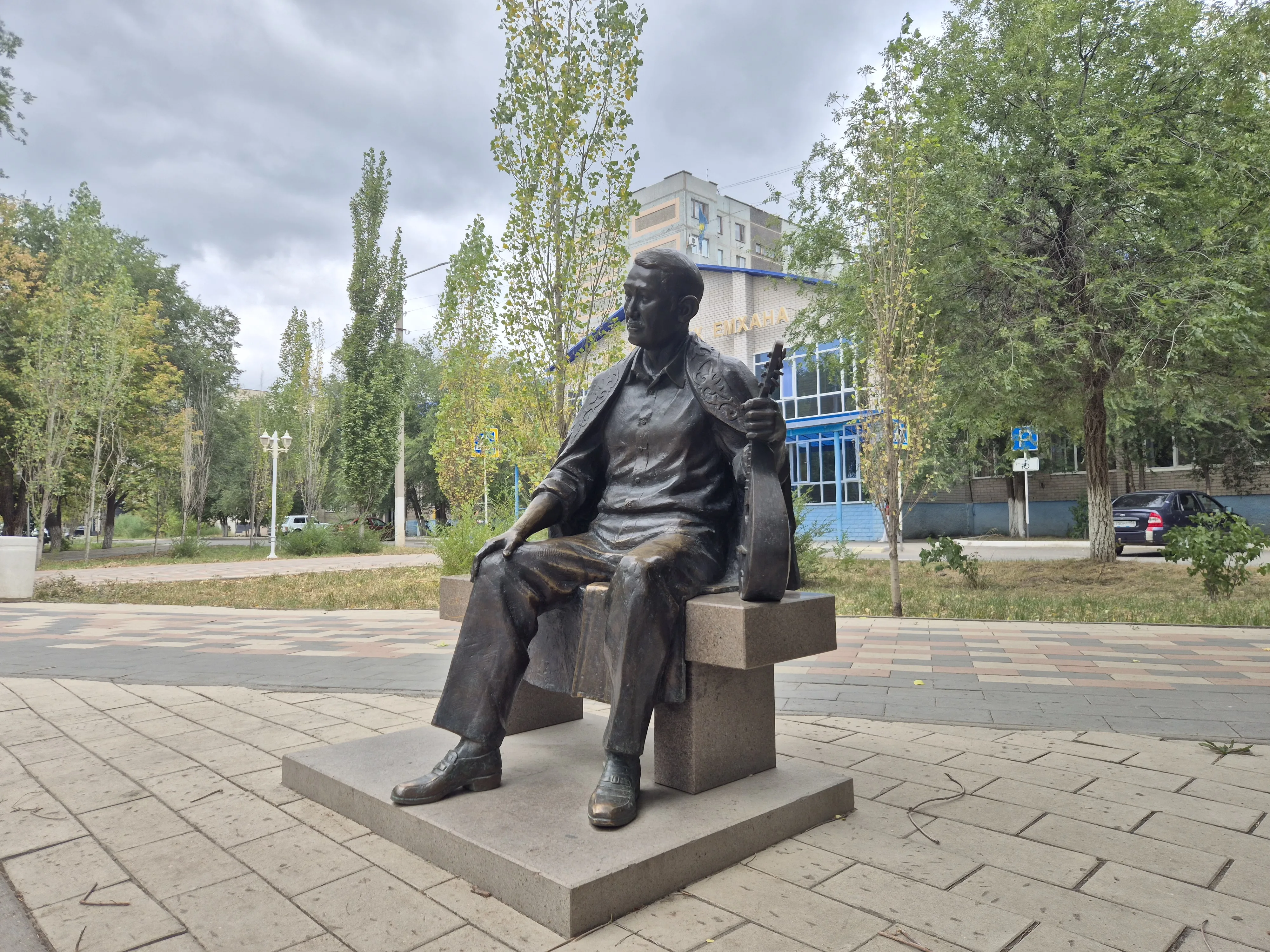 Monument to Shamshi Kaldayakov