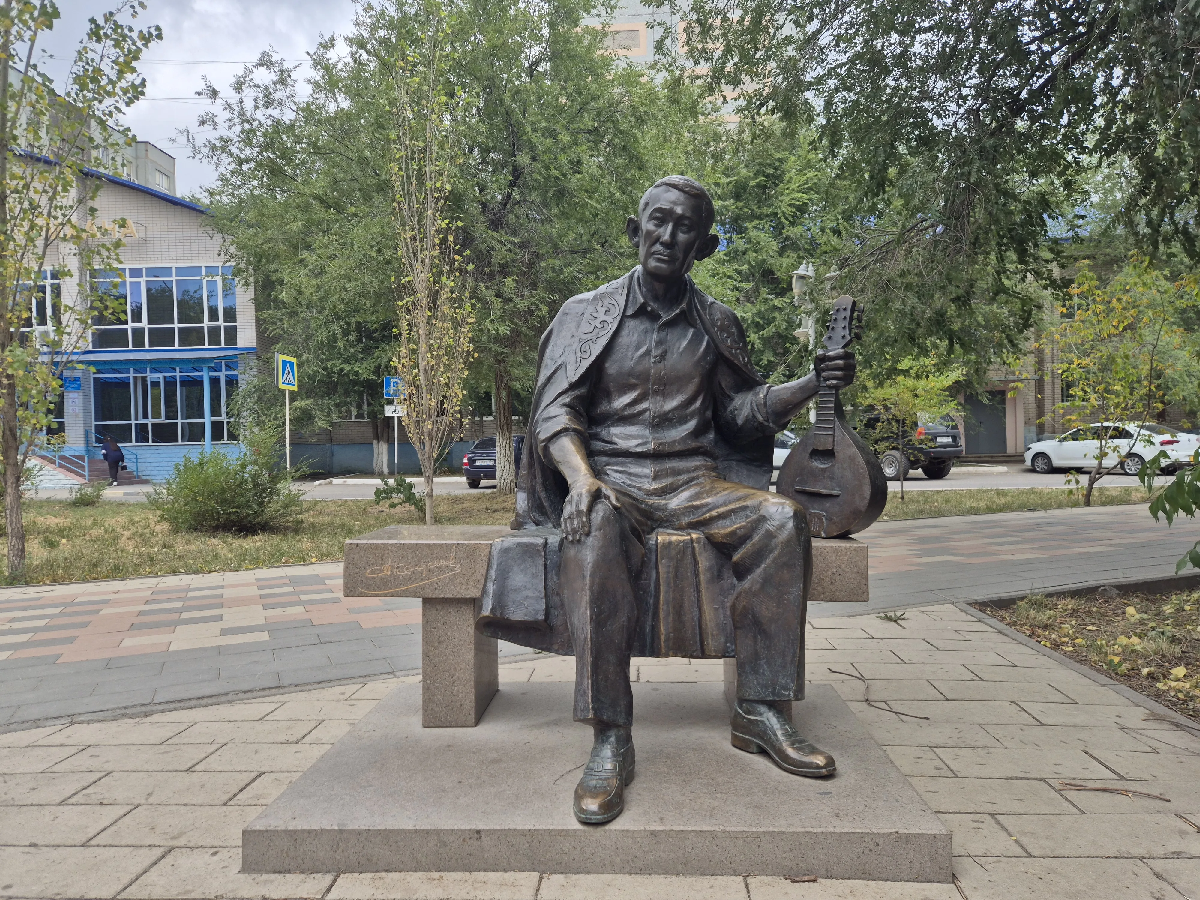Monument to Shamshi Kaldayakov