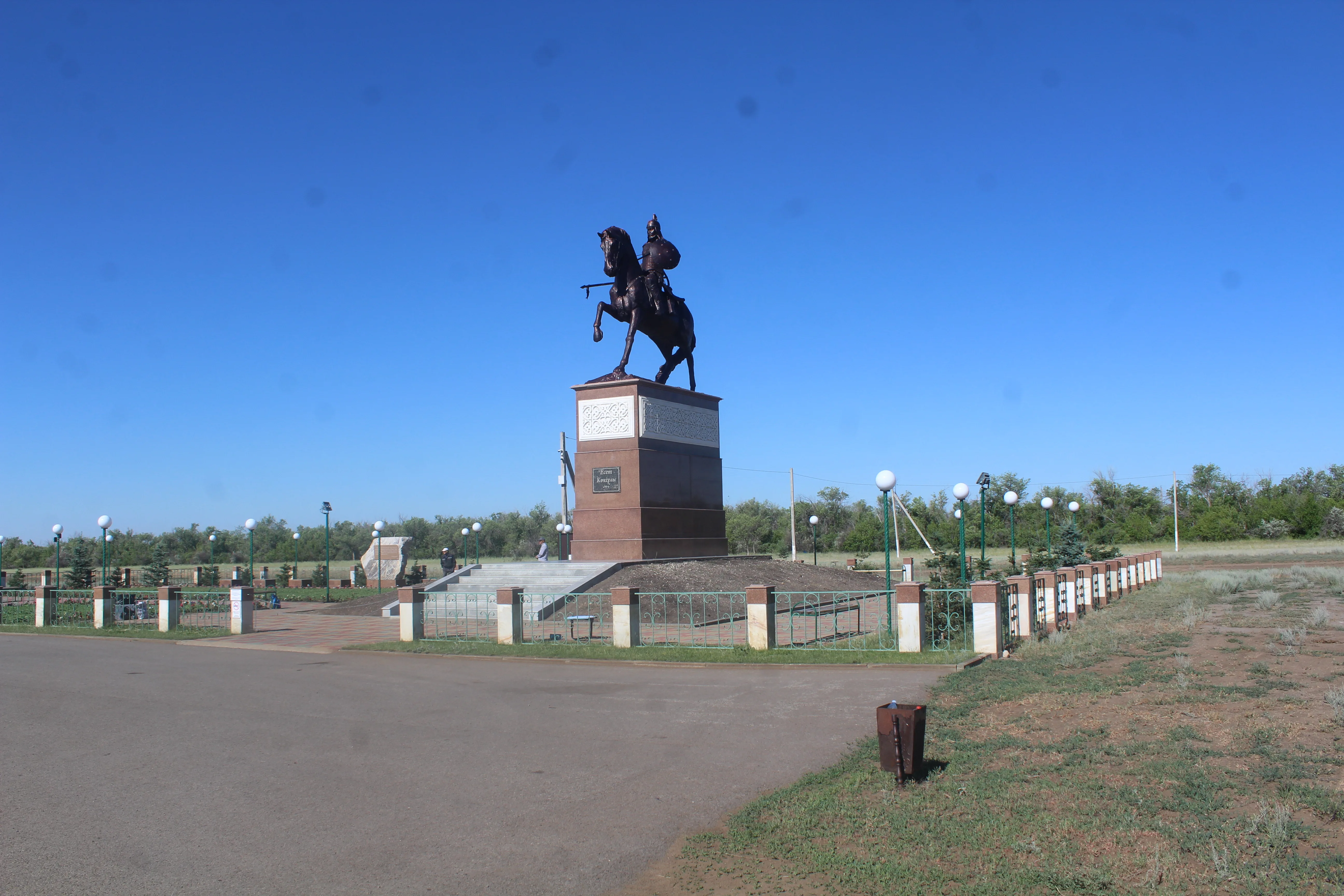 Есет батыр Көкіұлы ескерткіші