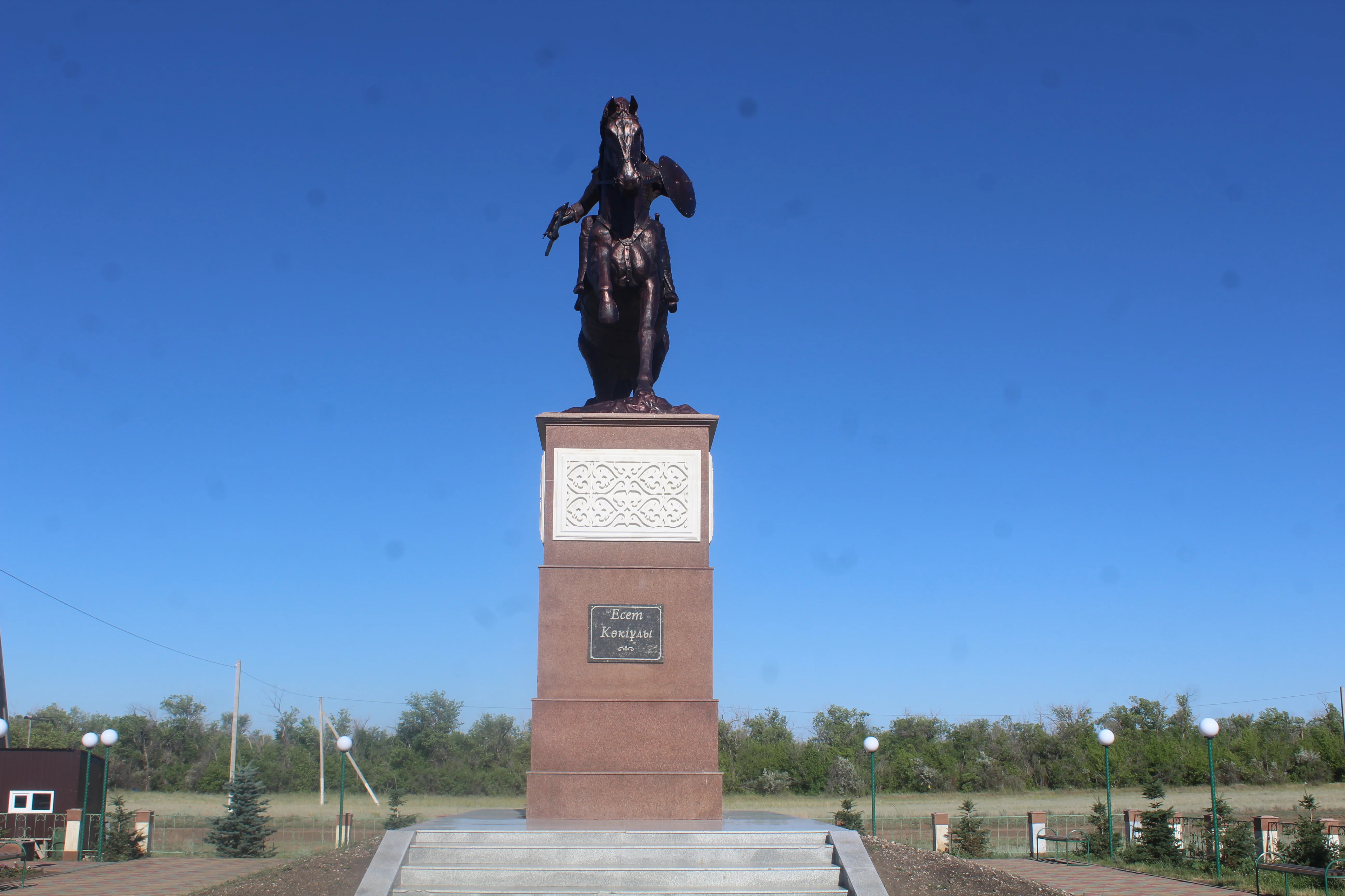 Есет батыр Көкіұлы ескерткіші