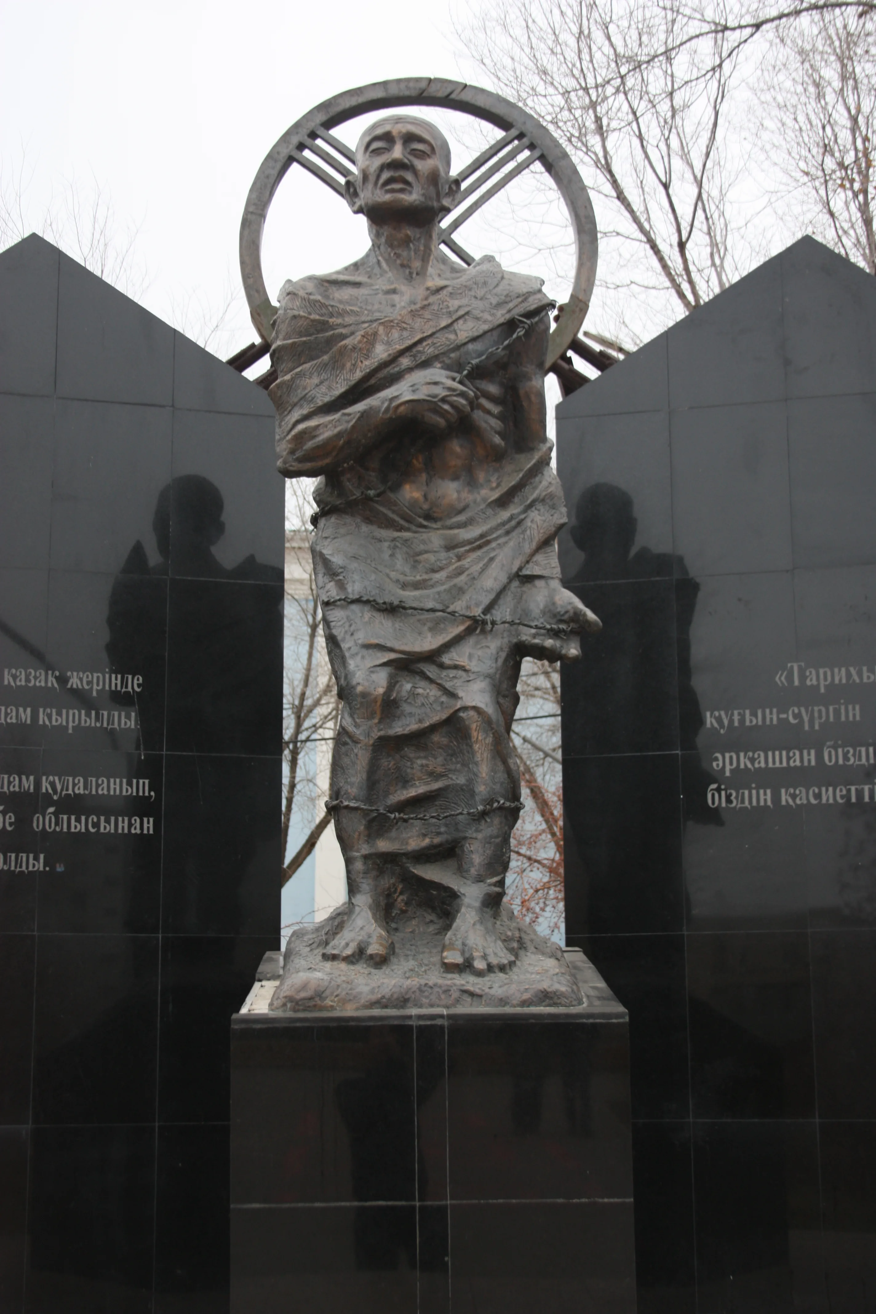 Памятник-обелиск посвященный жертвам голода и политических репрессий