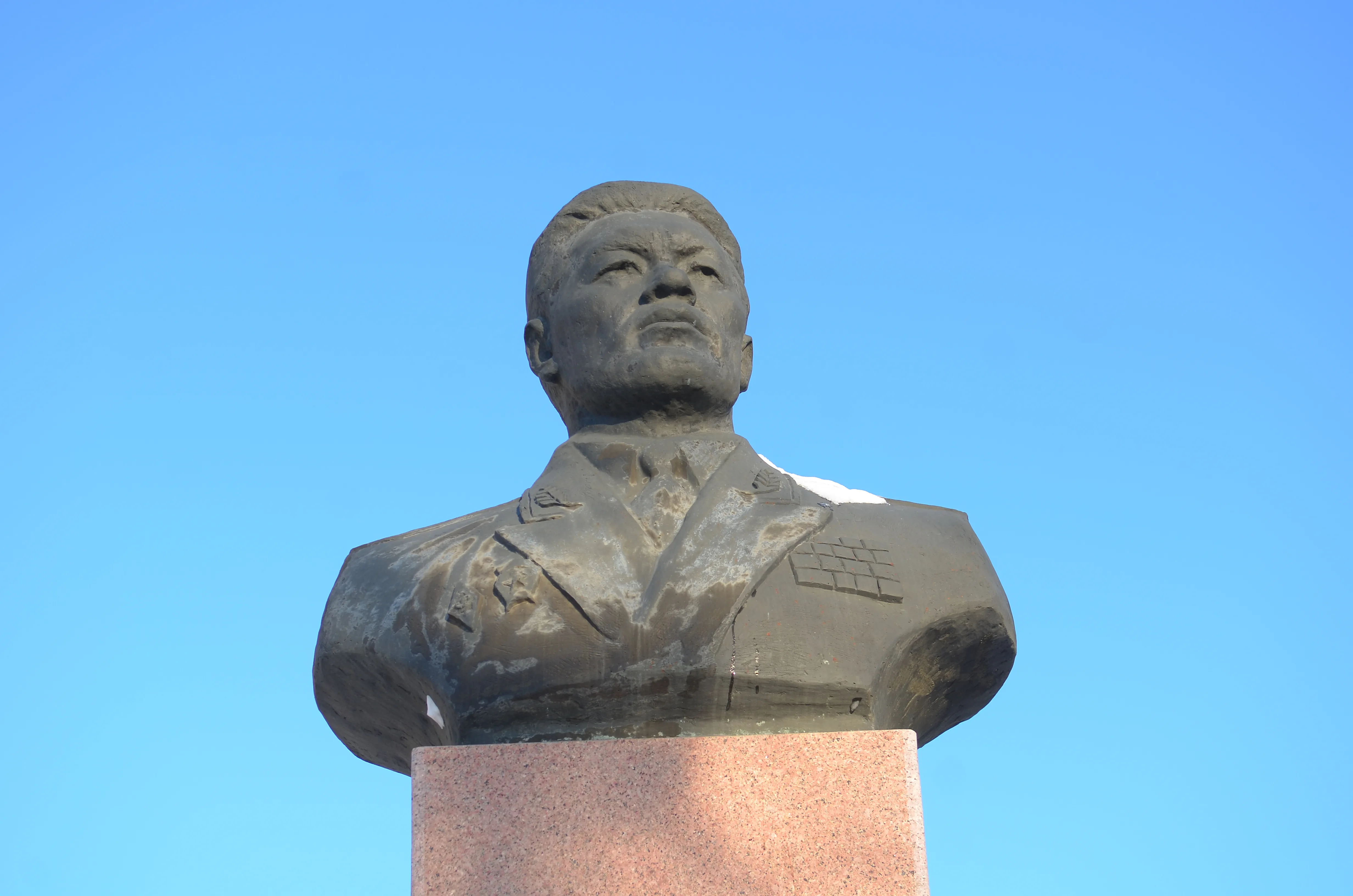 Памятник-бюст генерал-лейтенанта Ж. Кереева