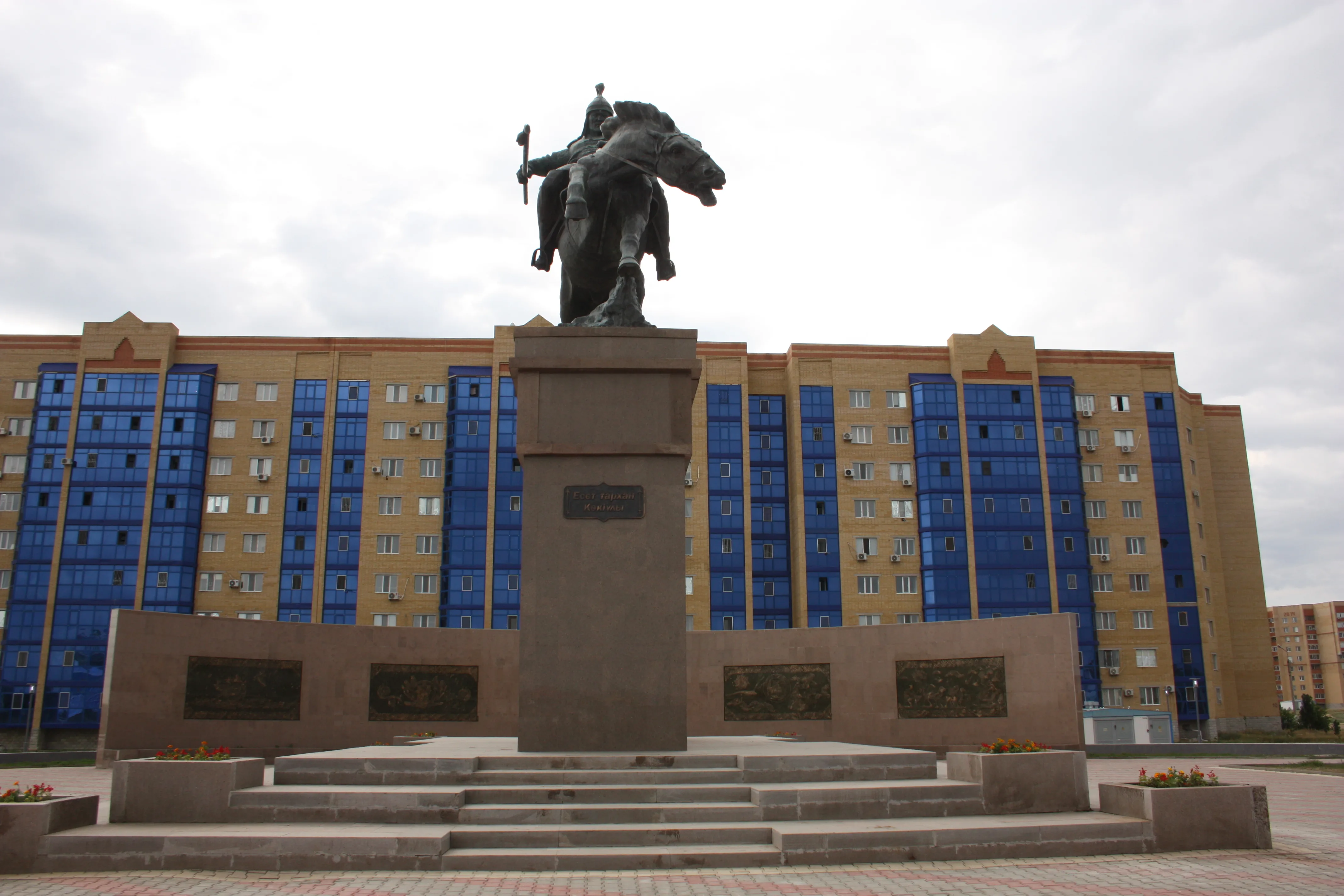 Monument to Yeset Batyr Kokiuly