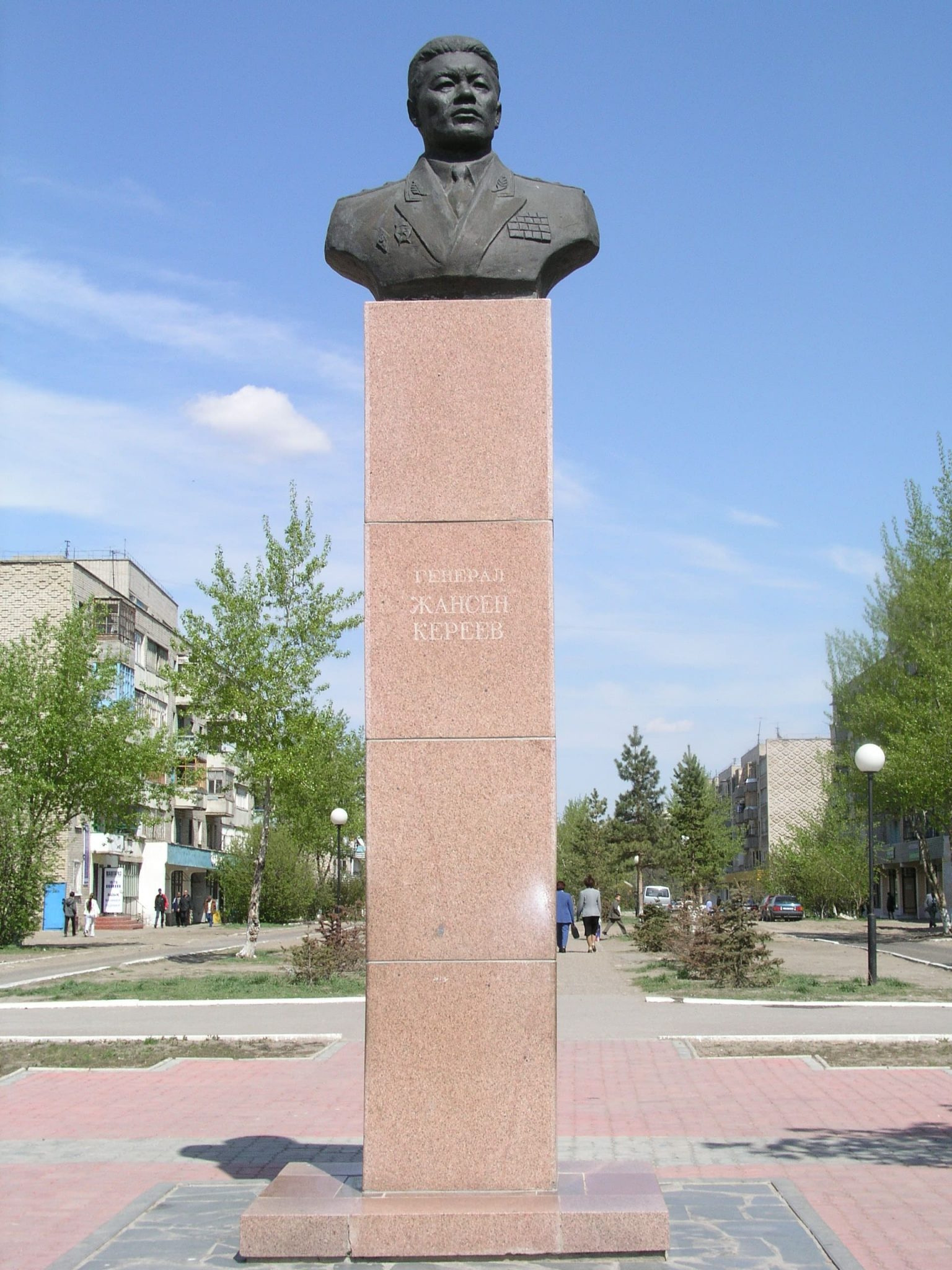 Бюст памятник. Генерал Жансен Кереев. Бруни скульптурный памятник бюст монумент. Жансен Кереев биография. Генерал Доватор памятник бюст.